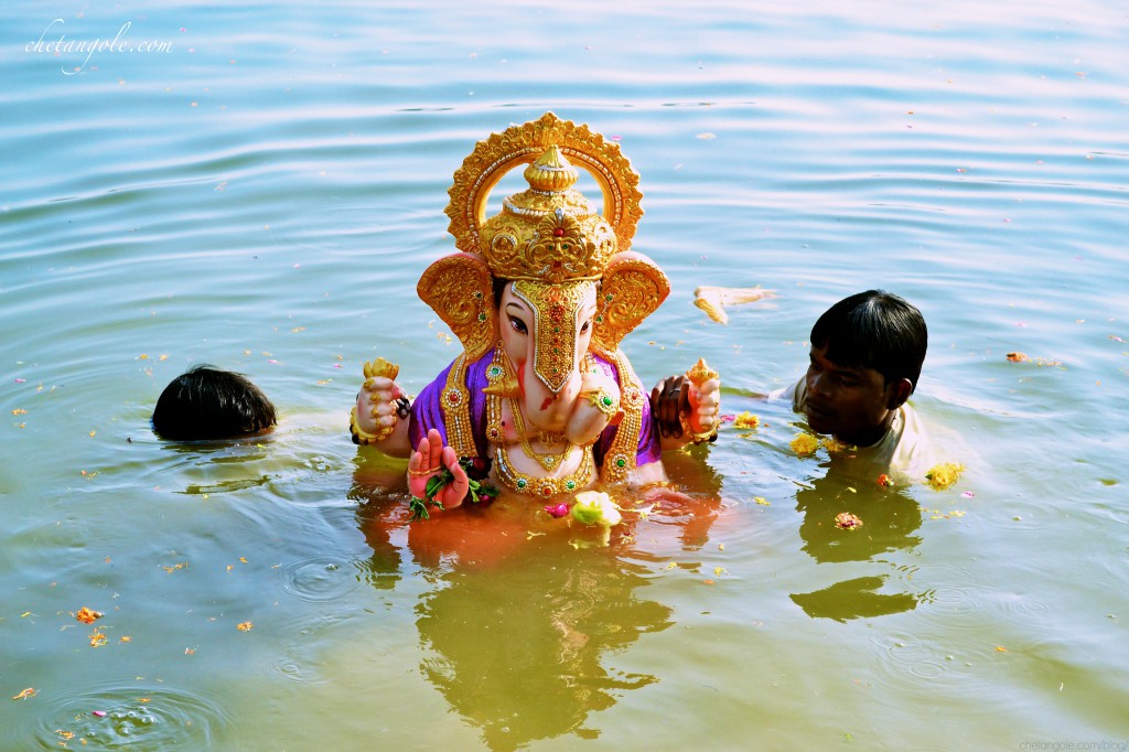 Ganesh_Visarjan_at_Futala_by_Chetan_Gole